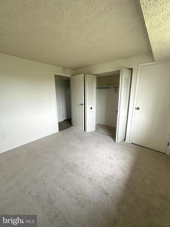 Building Photo - 995L Heather Ridge Dr