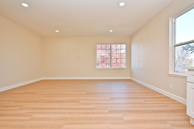 Building Photo - $4590 -- Beautifully Remodeled Brookvale Home on a Quiet Court