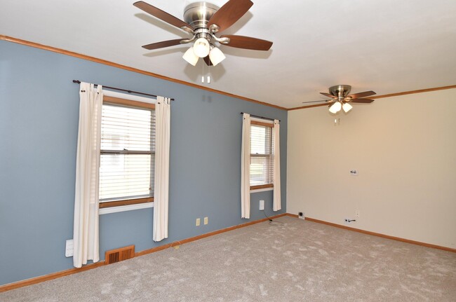 Building Photo - 554 Robertson St
