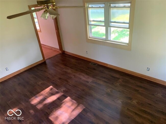 Building Photo - 555 Birch St