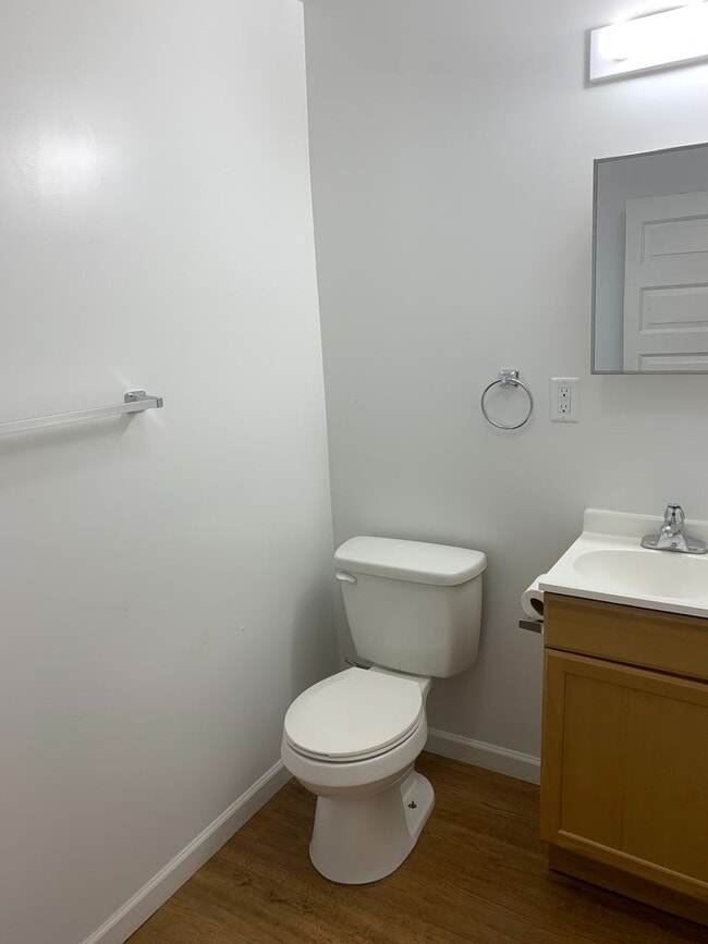 Building Photo - Video in Photos-2 Bedroom Home Near Farquhar Park-York City SD