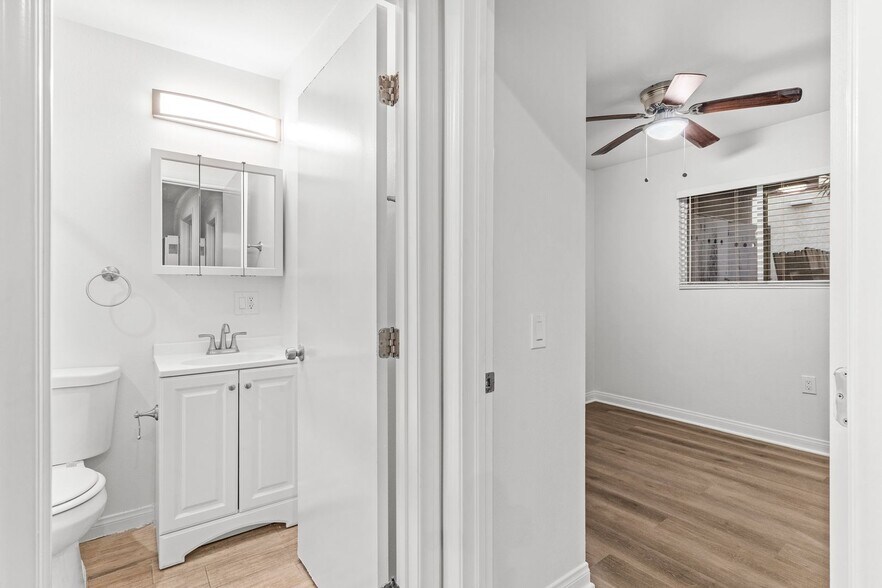 Building Photo - 3032 E 7th St