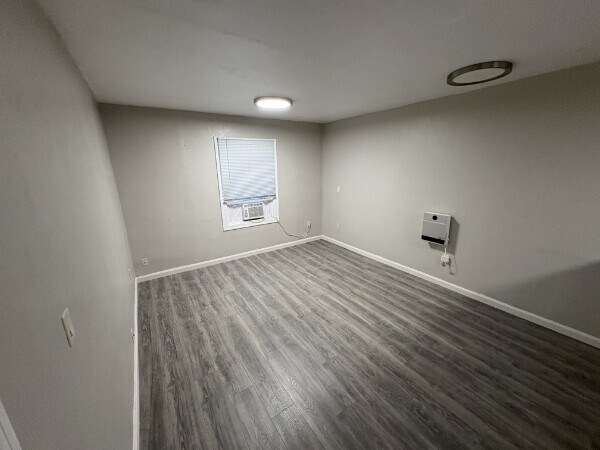 Building Photo - 342 W 10th St