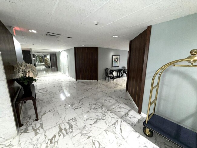 Building Photo - 2860 S Ocean Blvd