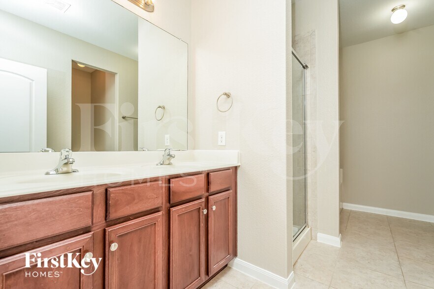 Building Photo - 3014 Flowering Springs Dr
