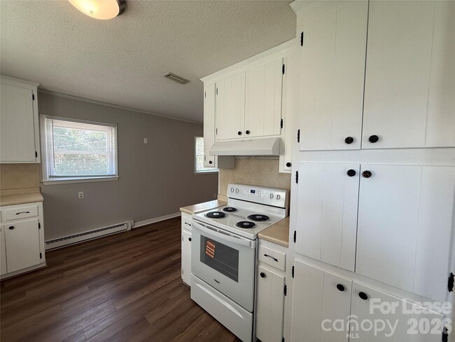 Building Photo - 851 Fieldstone Rd