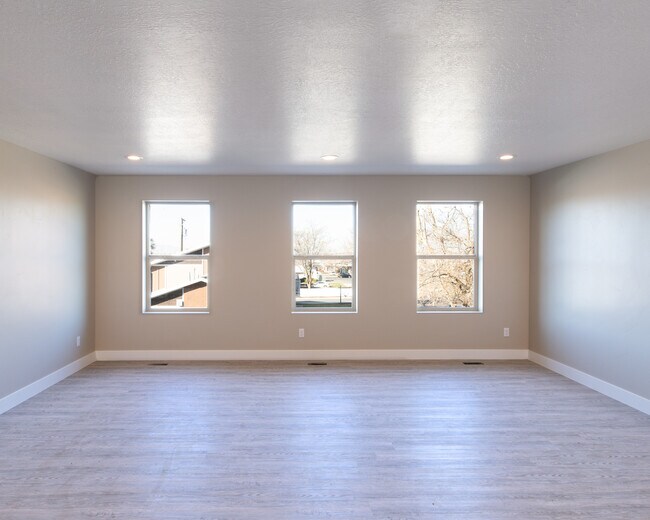 Building Photo - 277 N 200 W