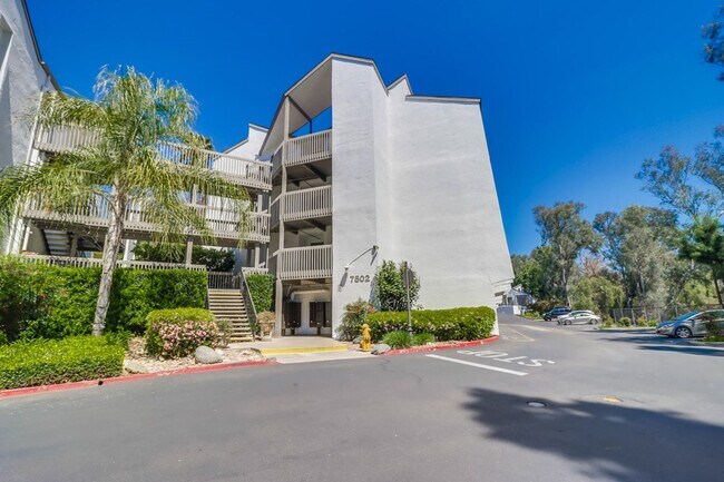 Building Photo - Beautifully renovated and located in the h...