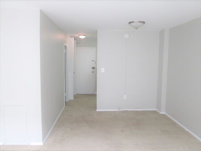Building Photo - Bright and Spacious Condo in Fantastic Fog...