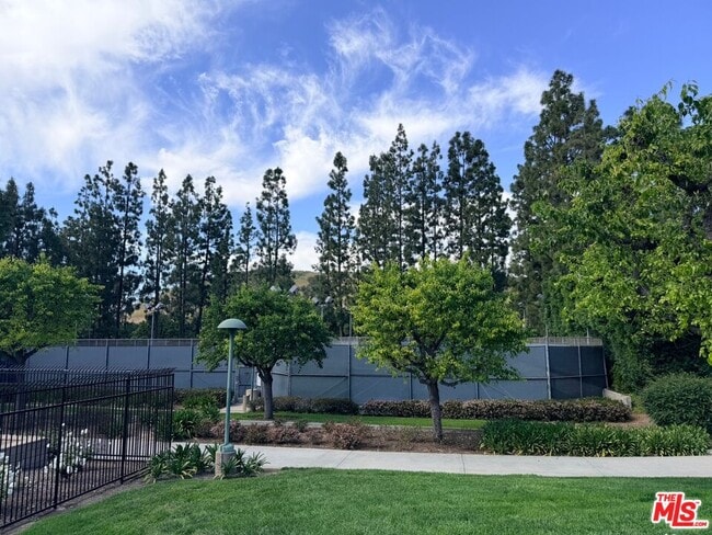 Building Photo - 12 Moss Glen