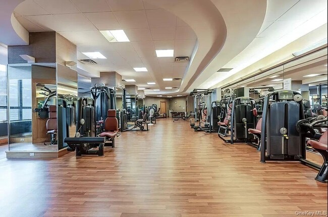 Building Photo - 415 E 37th St