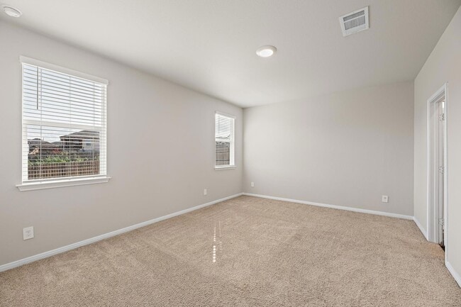Building Photo - 142 Solitude Dr