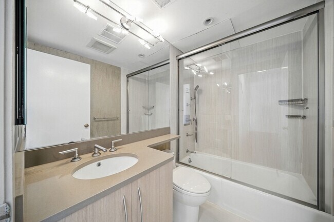 Building Photo - 567 Tremont St