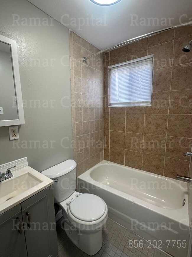 Building Photo - Cozy 3-Bedroom in the Heart of Downtown Ca...