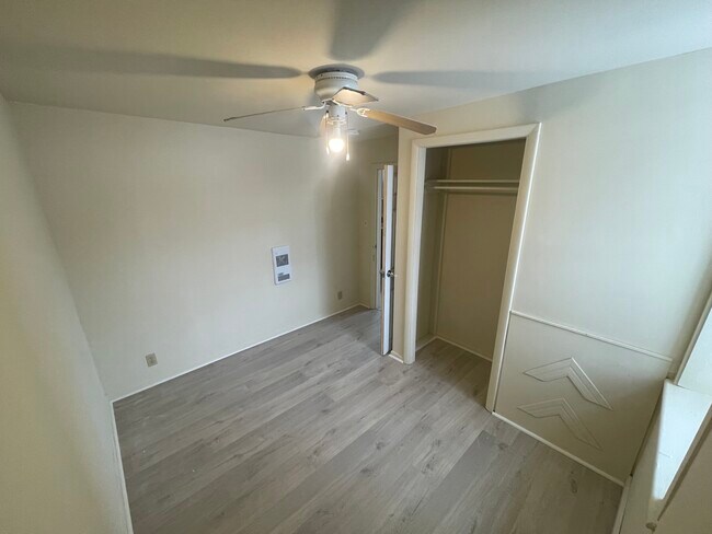 Building Photo - Summit