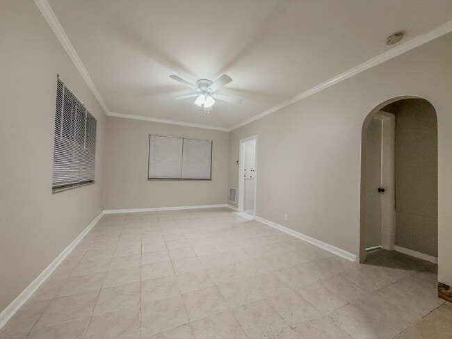 Building Photo - 2680 Hinda Rd