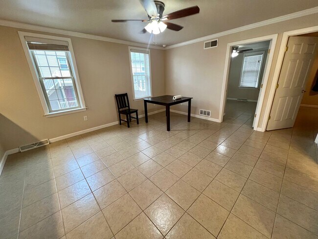 Building Photo - Charming Home - 2 Bed 1.5 Bath - Neville Island