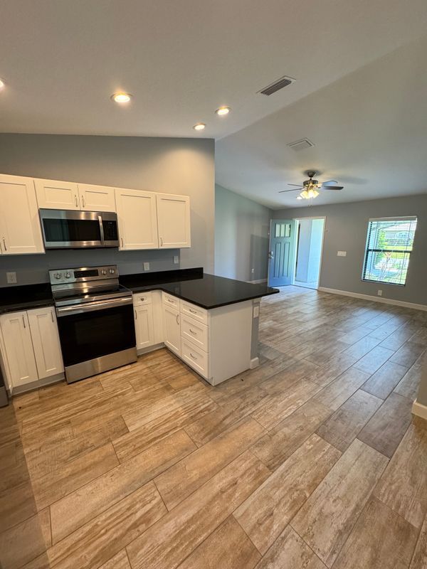 Building Photo - 1677 Lizette St SE