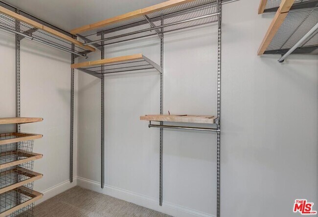 Building Photo - 12975 Agustin Pl