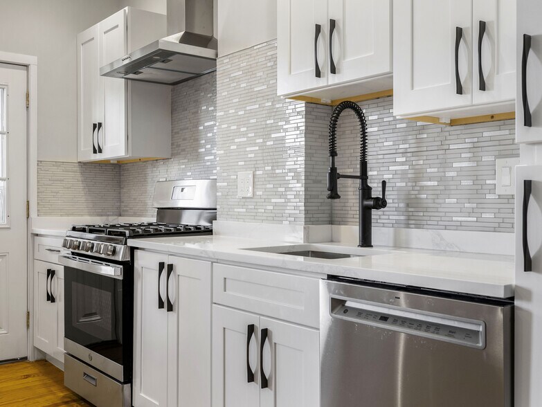 Building Photo - 117 Cottage St