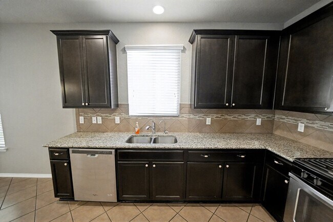 Building Photo - Beautiful Home in the Highly Desirable Ala...