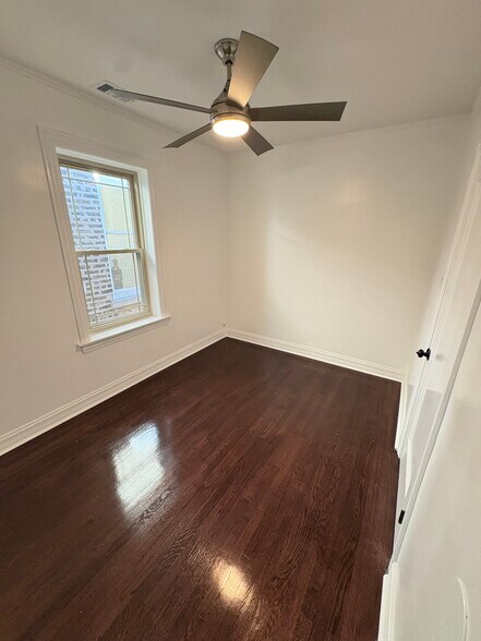 Building Photo - 2026 W McLean Ave