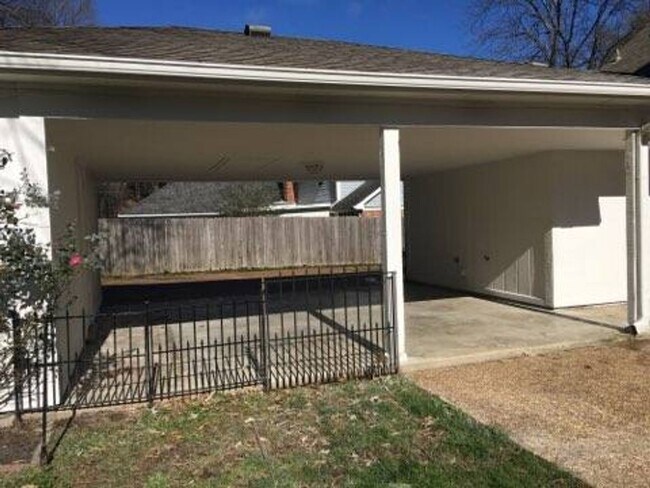 Building Photo - Showings may begin 7/1/26. Spacious Germantown home! Walking distance to Farmington Elementary. S...