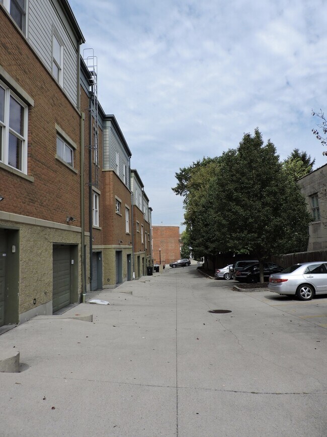 Building Photo - 2618 Jefferson Ave