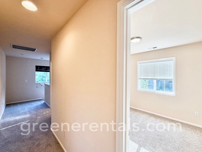 Building Photo - 4BR 2.5BA Home in West Olympia