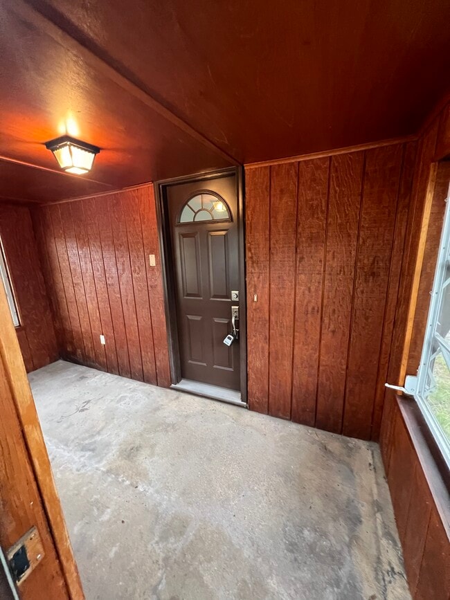 Building Photo - 39 Maple St