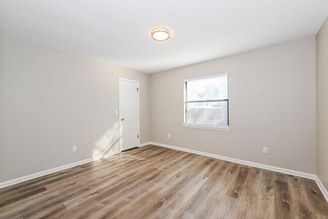 Building Photo - 8026 Fleur De Lis Dr