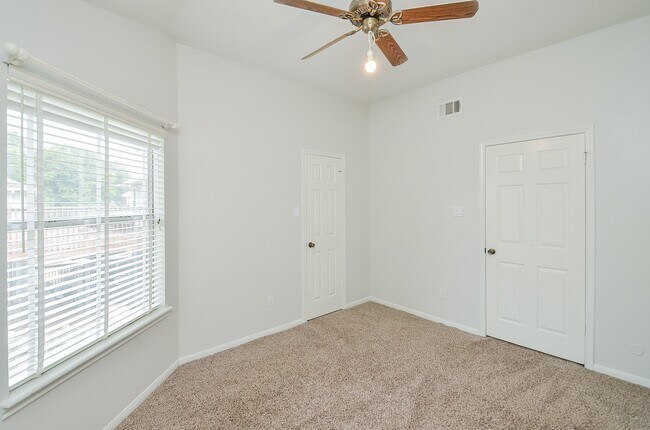Building Photo - 6310 Oakburl Ln