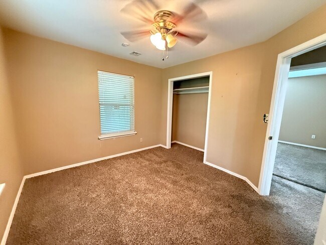 Building Photo - Kellysville 2 bedroom Plenty of Parking, Large fenced yard