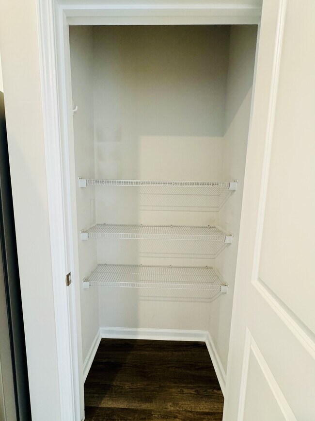 Building Photo - 1805 Castlebay Dr