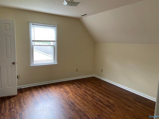 Building Photo - 402 Crutcher Cir