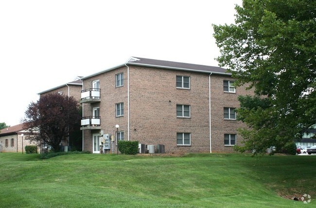 Building Photo - 2451 Kingston Ct