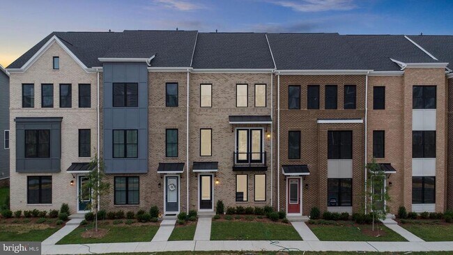 Building Photo - 42104 Picasso Sq