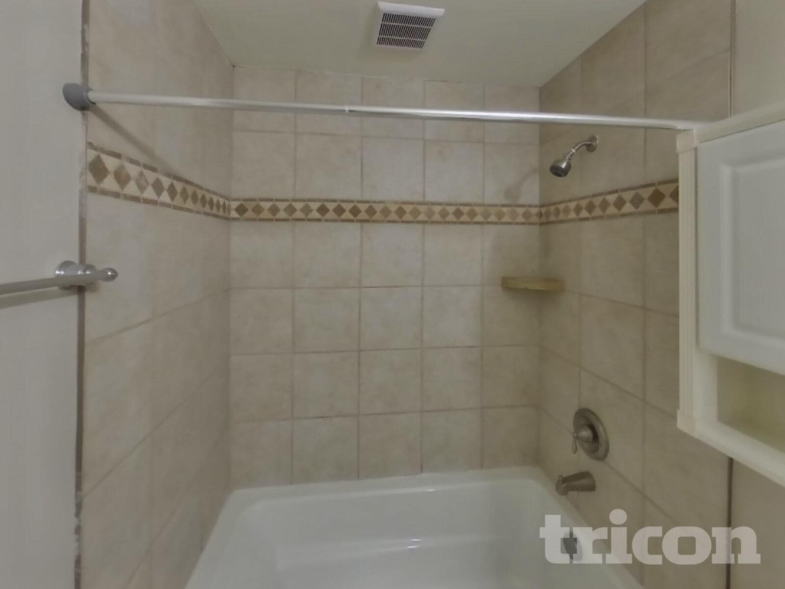 Building Photo - 1130 Pinehurst Ln