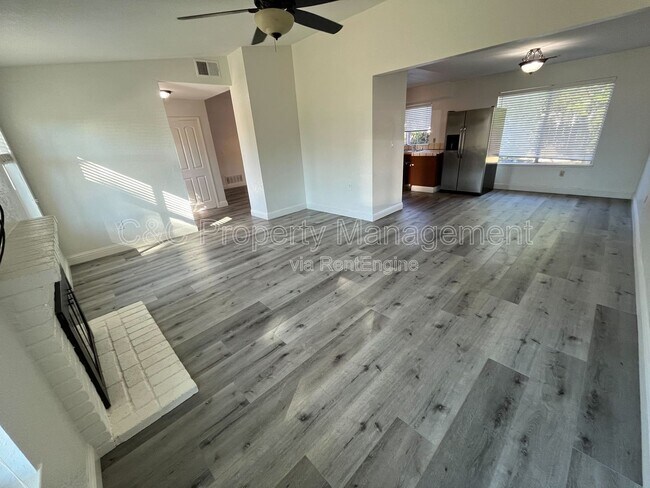 Building Photo - 930 Amaretto Dr