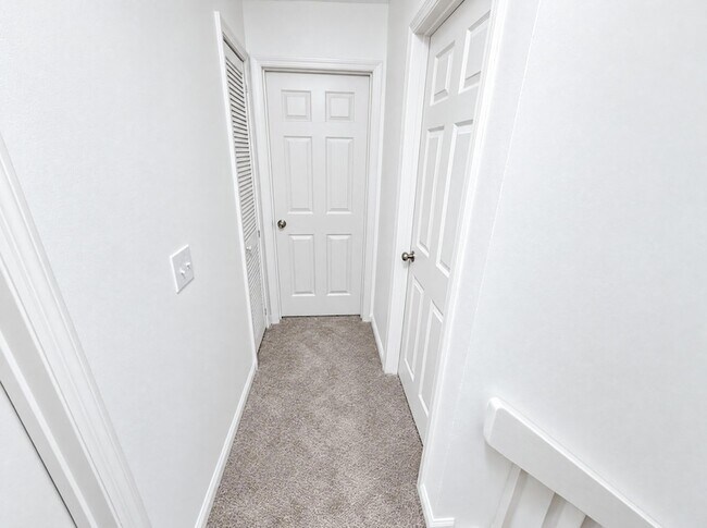 Building Photo - 5769 Dewsbury Ln