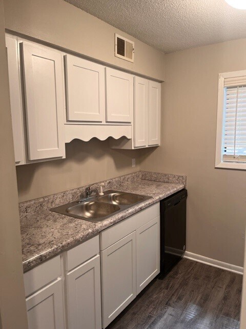 Building Photo - Caswell at Berkshire