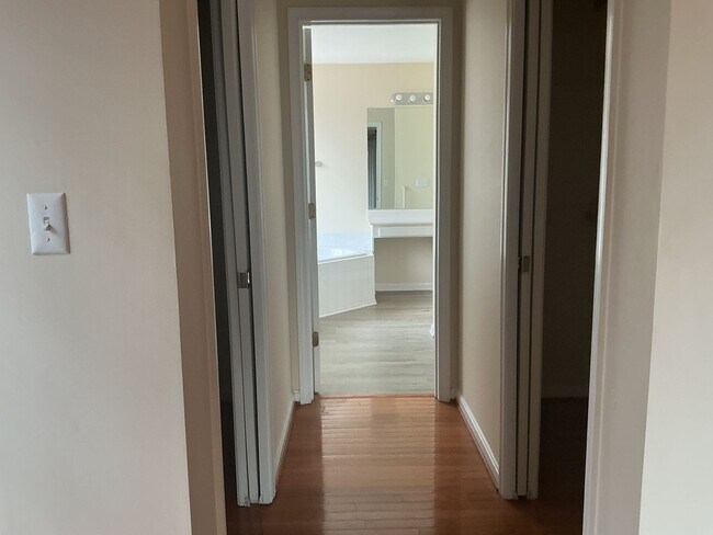 Building Photo - Welcome home!  Sought after Lake of the Woods!