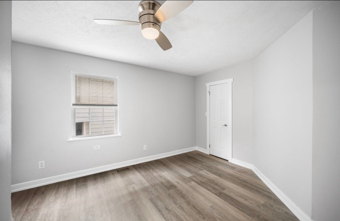 Building Photo - 2026 Dowd Ave