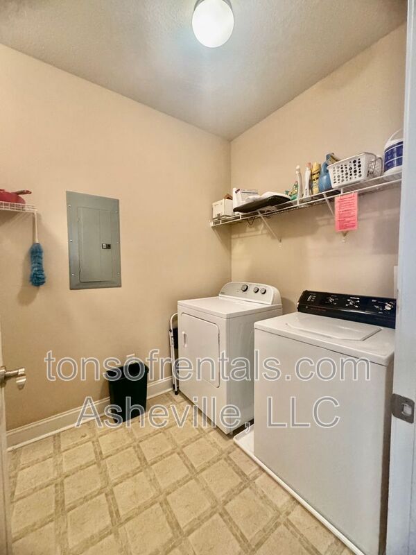 Building Photo - 93 Foxden Dr