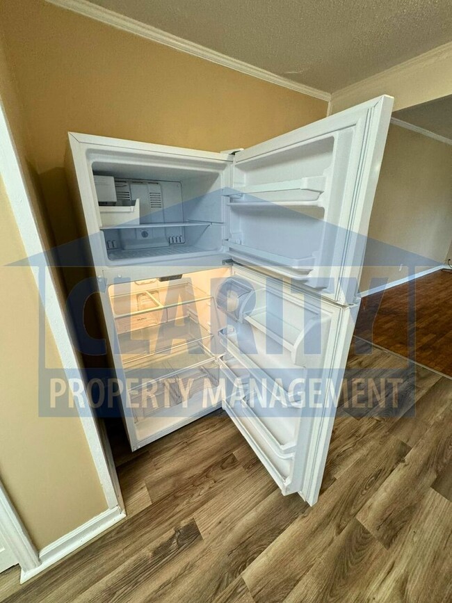 Building Photo - Two bedroom home w/ wrap-around porch!