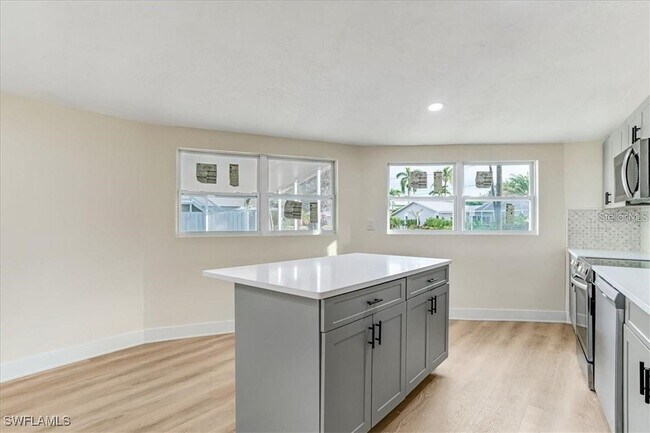 Building Photo - 190 Tarpon Rd