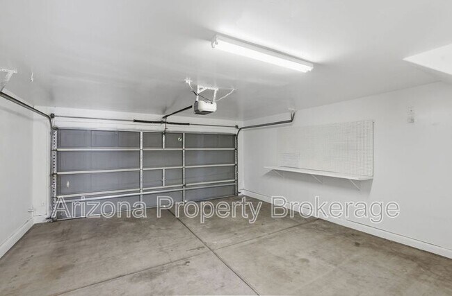 Building Photo - 3332 S Bowman Rd