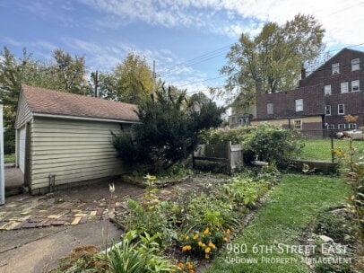 Building Photo - 980 6th St E