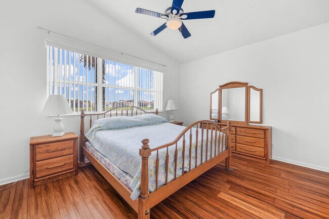 Building Photo - 364 Sunview Way