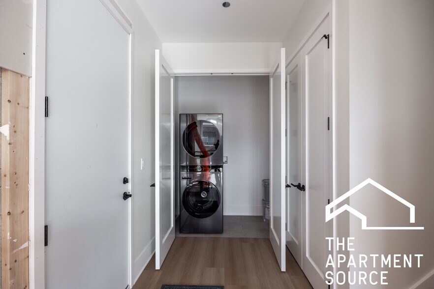 Building Photo - 1624 W Grand Ave